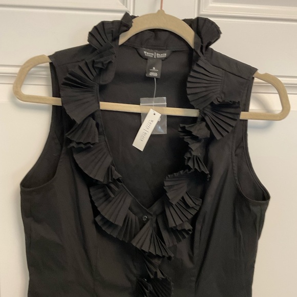 White House Black Market ruffle sleeveless button down top. Size 8 - Picture 4 of 9